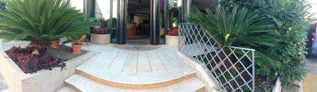 Hotel La Perla Roseto Degli Abruzzi Exterior foto